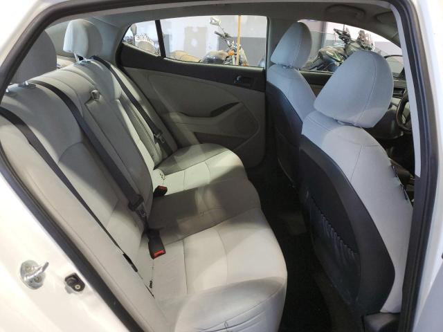 KNAGM4A79F5663775 - 2015 KIA OPTIMA LX WHITE photo 10