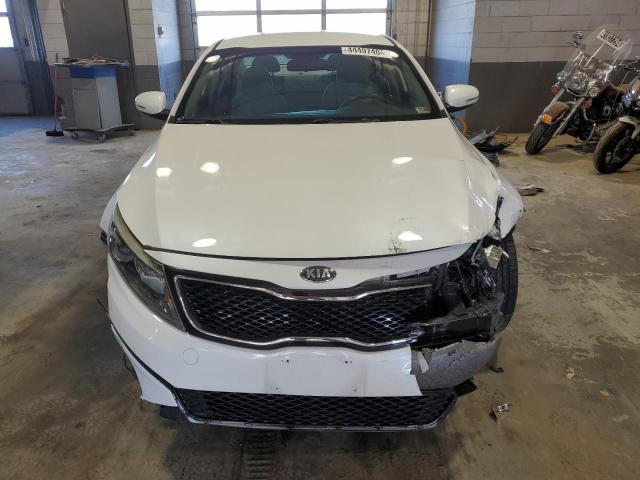 KNAGM4A79F5663775 - 2015 KIA OPTIMA LX WHITE photo 5