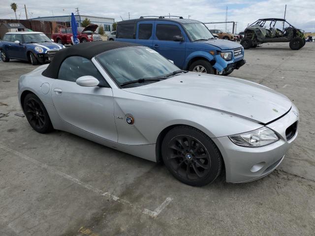 4USBT33524LS51870 - 2004 BMW Z4 2.5 SILVER photo 4