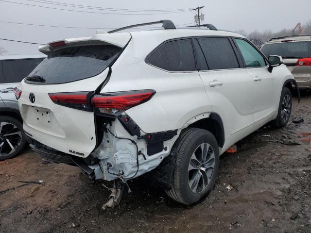 5TDGZRBHXLS034847 - 2020 TOYOTA HIGHLANDER XLE WHITE photo 3