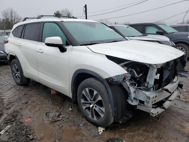 5TDGZRBHXLS034847 - 2020 TOYOTA HIGHLANDER XLE WHITE photo 4