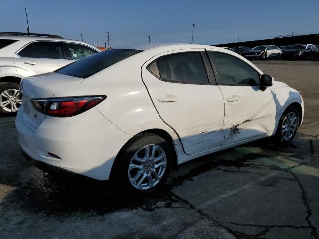 3MYDLBZV1GY132432 - 2016 TOYOTA SCION IA WHITE photo 3