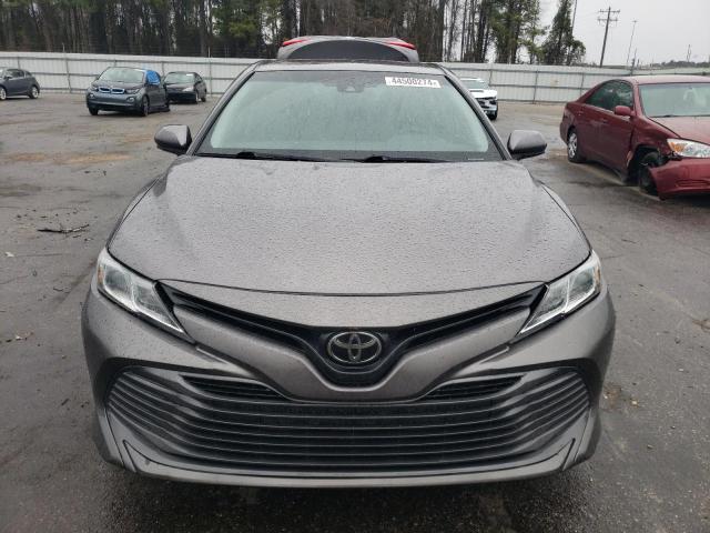 4T1B11HK5JU111232 - 2018 TOYOTA CAMRY L GRAY photo 5