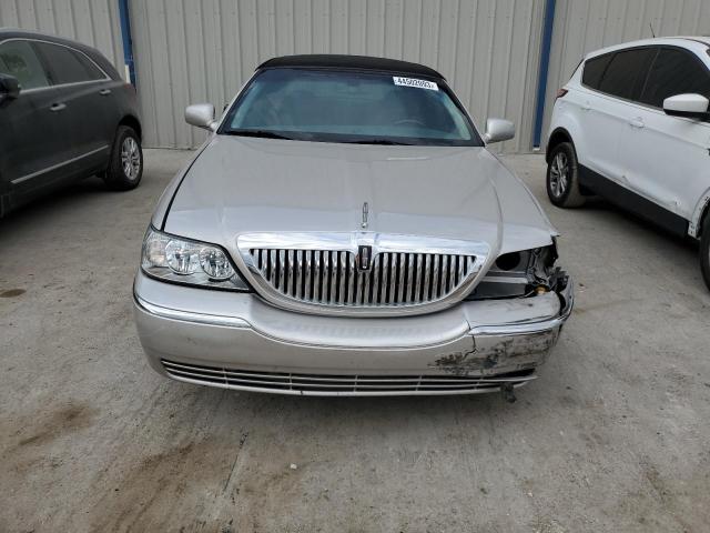 2LNHM82V18X652262 - 2008 LINCOLN TOWN CAR SIGNATURE LIMITED SILVER photo 5