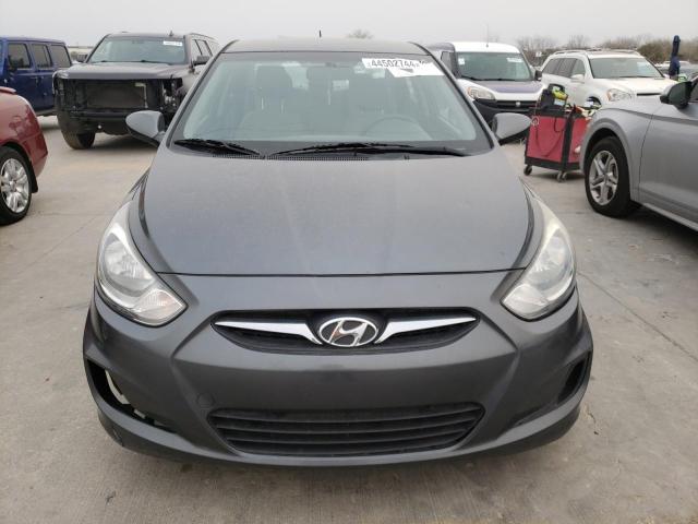 KMHCT4AE3DU401316 - 2013 HYUNDAI ACCENT GLS GRAY photo 5