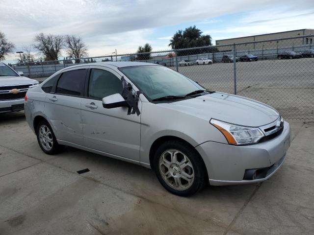 1FAHP36N69W200321 - 2009 FORD FOCUS SES SILVER photo 4