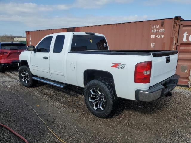 1GCSKSE34AZ277183 - 2010 CHEVROLET SILVERADO K1500 LT WHITE photo 2