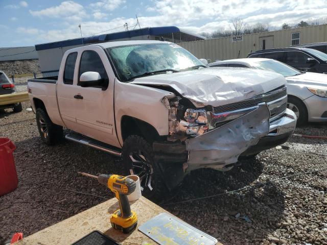 1GCSKSE34AZ277183 - 2010 CHEVROLET SILVERADO K1500 LT WHITE photo 4