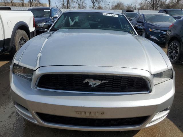 1ZVBP8AM1E5229220 - 2014 FORD MUSTANG SILVER photo 5