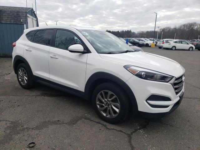 KM8J2CA46JU702847 - 2018 HYUNDAI TUCSON SE WHITE photo 4