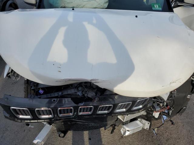 3C4NJDCB3JT238775 - 2018 JEEP COMPASS LIMITED WHITE photo 12