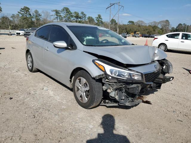 3KPFK4A75JE226289 - 2018 KIA FORTE LX GRAY photo 4