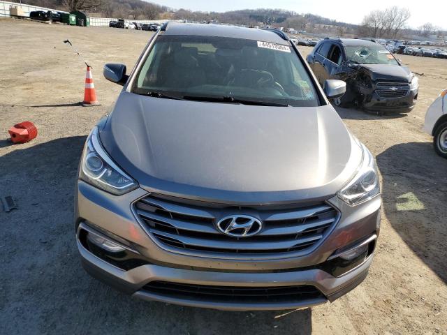 5NMZUDLBXJH077508 - 2018 HYUNDAI SANTA FE S GRAY photo 5