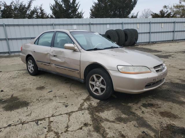 1HGCG5640YA035404 - 2000 HONDA ACCORD LX BEIGE photo 4