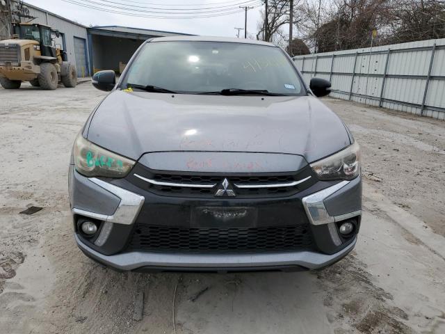 JA4AP3AU8JU013571 - 2018 MITSUBISHI OUTLANDER ES SILVER photo 5