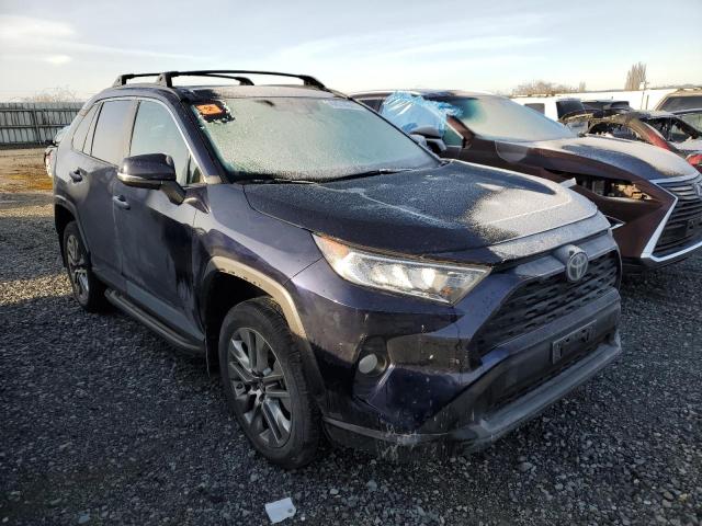 2T3A1RFV6KW053597 - 2019 TOYOTA RAV4 XLE PREMIUM BLUE photo 4