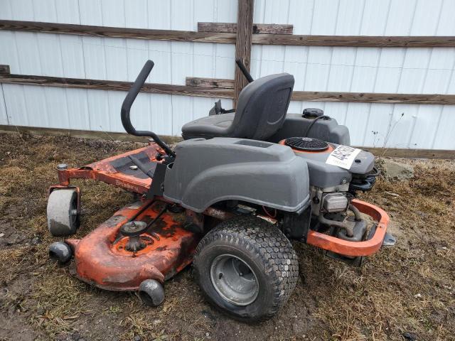 031914C004150 - 2013 LAND ROVER TRACTOR ORANGE photo 3