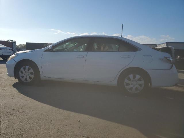 4T4BF1FK7FR476688 - 2015 TOYOTA CAMRY LE WHITE photo 2