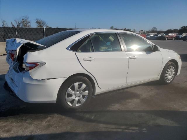 4T4BF1FK7FR476688 - 2015 TOYOTA CAMRY LE WHITE photo 3