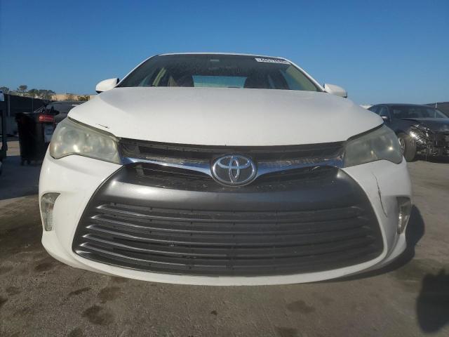 4T4BF1FK7FR476688 - 2015 TOYOTA CAMRY LE WHITE photo 5