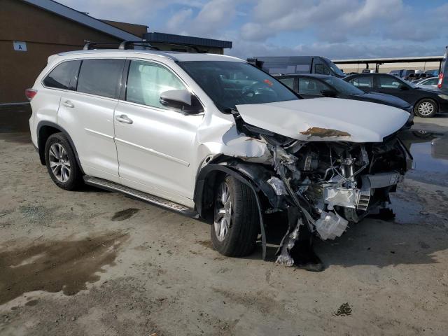 5TDJKRFH0FS184054 - 2015 TOYOTA HIGHLANDER XLE WHITE photo 4