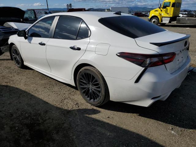 4T1G11AK4MU461729 - 2021 TOYOTA CAMRY SE WHITE photo 2