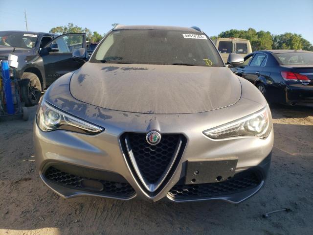 ZASFAKBN6J7B61710 - 2018 ALFA ROMEO STELVIO TI GRAY photo 5
