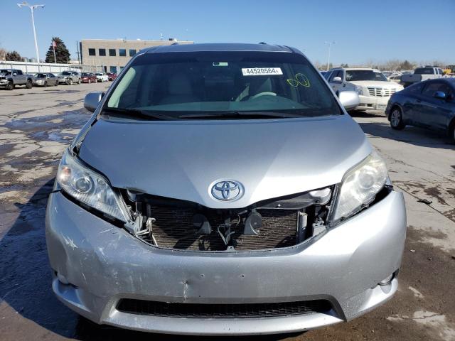 5TDDK3DC1BS017956 - 2011 TOYOTA SIENNA XLE SILVER photo 5