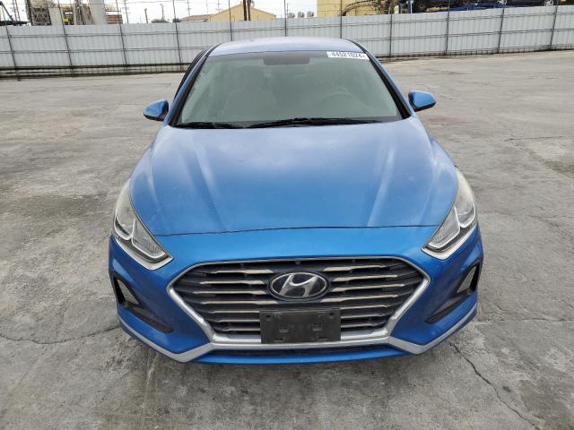 5NPE24AF5JH675311 - 2018 HYUNDAI SONATA SE BLUE photo 5