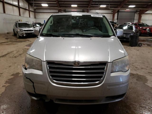 2A8HR54P58R769696 - 2008 CHRYSLER TOWN & COU TOURING ვერცხლისფერი ფოტო 5