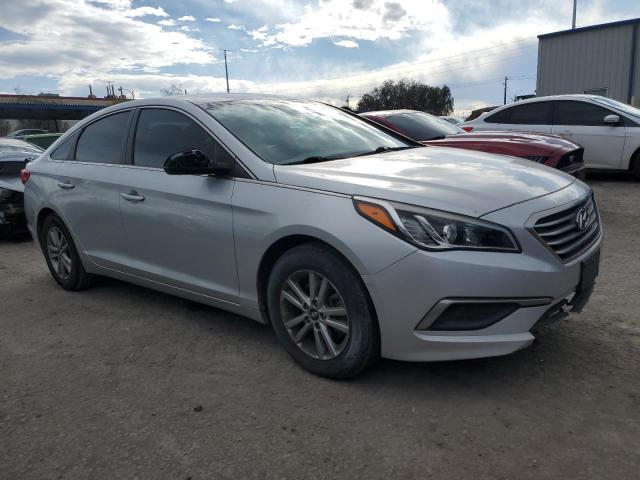 5NPE24AF3HH581115 - 2017 HYUNDAI SONATA SE SILVER photo 4