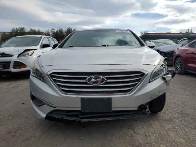 5NPE24AF3HH581115 - 2017 HYUNDAI SONATA SE SILVER photo 5