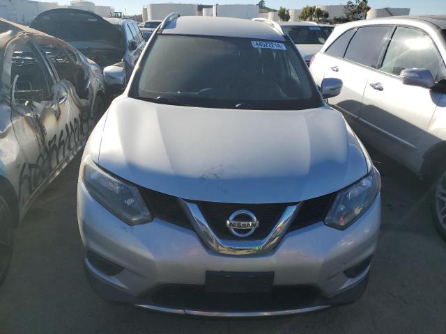 JN8AT2MT8GW018463 - 2016 NISSAN ROGUE S SILVER photo 5