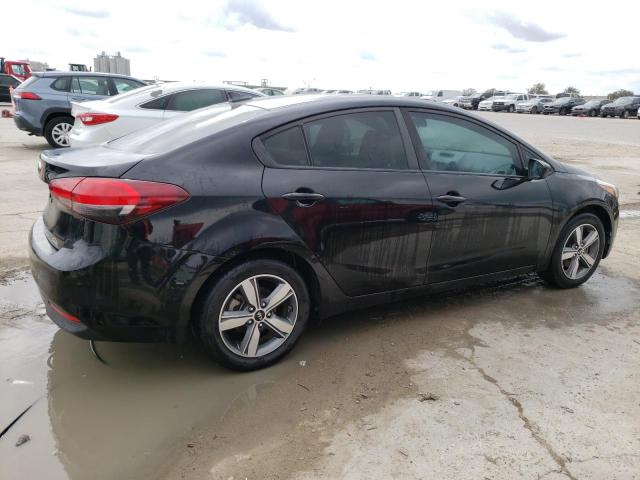 3KPFL4A7XJE249127 - 2018 KIA FORTE LX BLACK photo 3