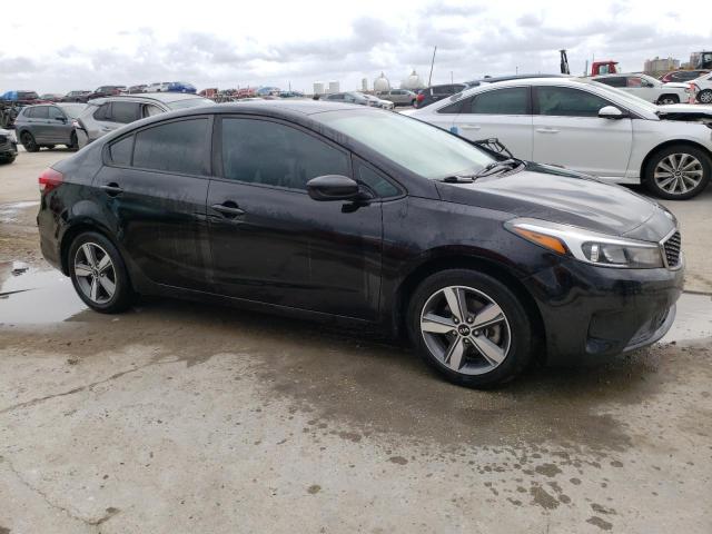 3KPFL4A7XJE249127 - 2018 KIA FORTE LX BLACK photo 4