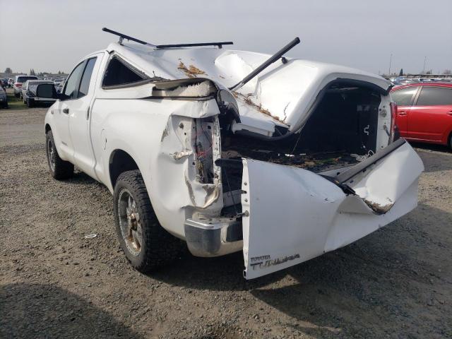 5TBRV54118S479524 - 2008 TOYOTA TUNDRA DOUBLE CAB WHITE photo 2