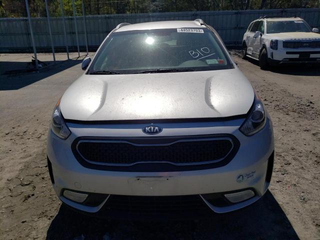 KNDCC3LC6J5176079 - 2018 KIA NIRO EX SILVER photo 5