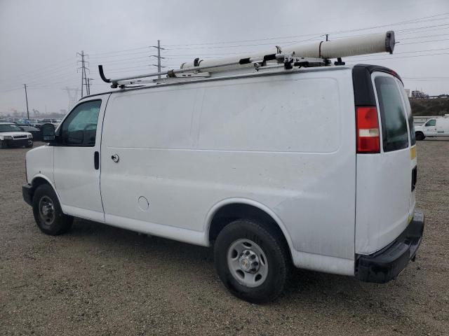 1GCWGFCA1D1902945 - 2013 CHEVROLET EXPRESS G2 WHITE photo 2