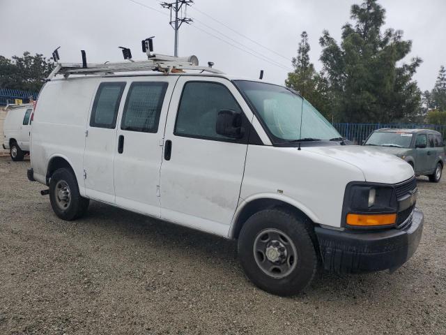 1GCWGFCA1D1902945 - 2013 CHEVROLET EXPRESS G2 WHITE photo 4