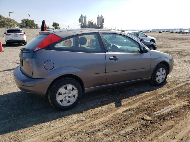 1FAFP31N67W179241 - 2007 FORD FOCUS ZX3 GRAY photo 3