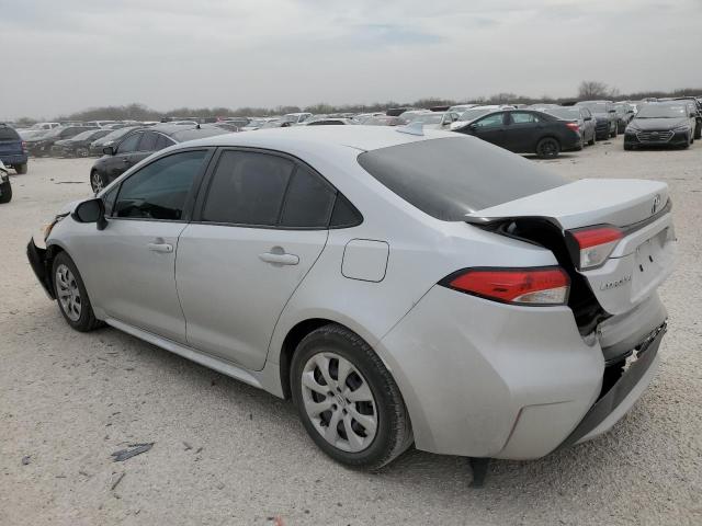 5YFEPMAE8NP364506 - 2022 TOYOTA COROLLA LE SILVER photo 2