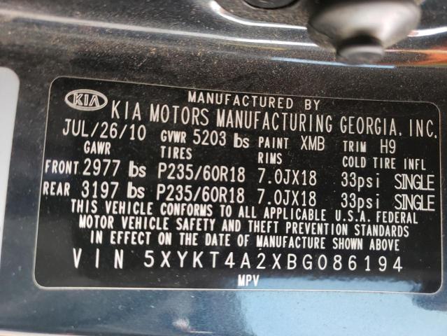 5XYKT4A2XBG086194 - 2011 KIA SORENTO BASE BLUE photo 13