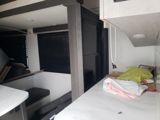 4YDFSTT28N1532517 - 2022 KEYSTONE SPRINTER WHITE photo 5