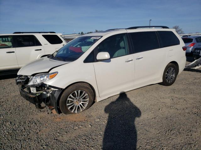 5TDYZ3DC5JS935706 - 2018 TOYOTA SIENNA XLE WHITE photo 1