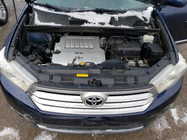 5TDBK3EH2DS226630 - 2013 TOYOTA HIGHLANDER BASE Bleu photo 12