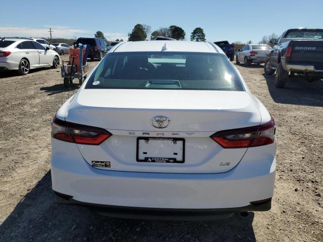 4T1C11AK3MU545216 - 2021 TOYOTA CAMRY LE WHITE photo 6