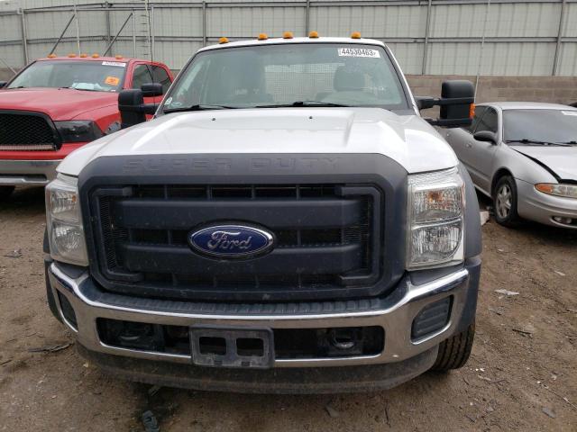 1FD0X4HT0DEB86581 - 2013 FORD F450 SUPER DUTY WHITE photo 5