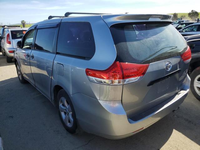 5TDZK3DC1DS392884 - 2013 TOYOTA SIENNA SILVER photo 2