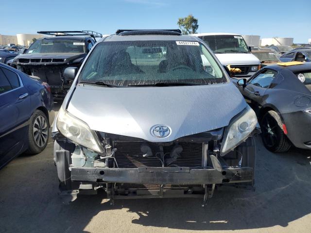 5TDZK3DC1DS392884 - 2013 TOYOTA SIENNA SILVER photo 5