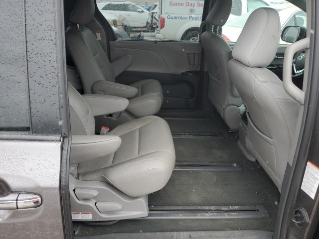 5TDDZ3DC5HS180985 - 2017 TOYOTA SIENNA XLE GRAY photo 11